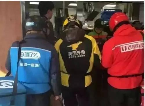 武汉爆料外卖员事件视频,真相与争议交织的街头冲突
