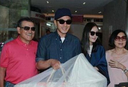 娱乐圈两个人吃瓜,背后真相令人震惊！